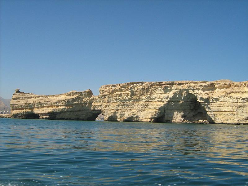 d6_mooie rotskust.JPG - Fraaie rotspartijen.